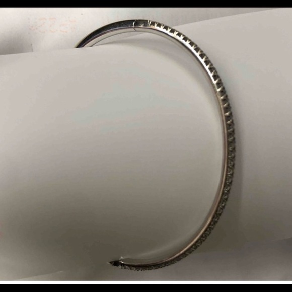 Tiffany Metro Hinged White Gold & Diamond Bangle - Picture 3 of 7